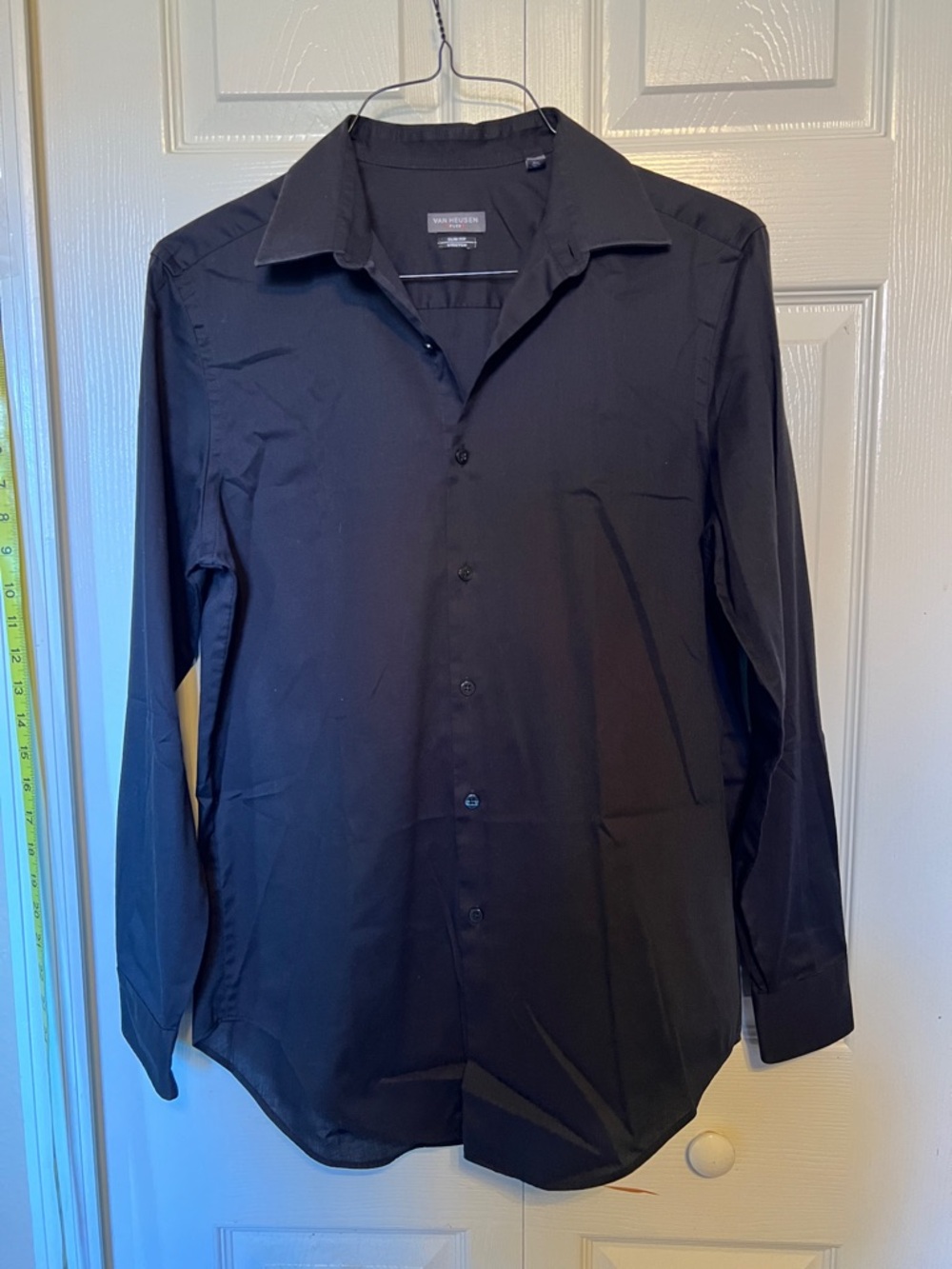 Van Heusen Black Long-Sleeve Dress Shirt Size 15 1/2 32/33 sleeve.